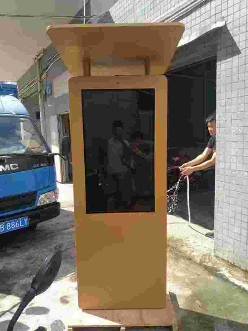 43寸雨棚款多媒體戶外廣告機-01