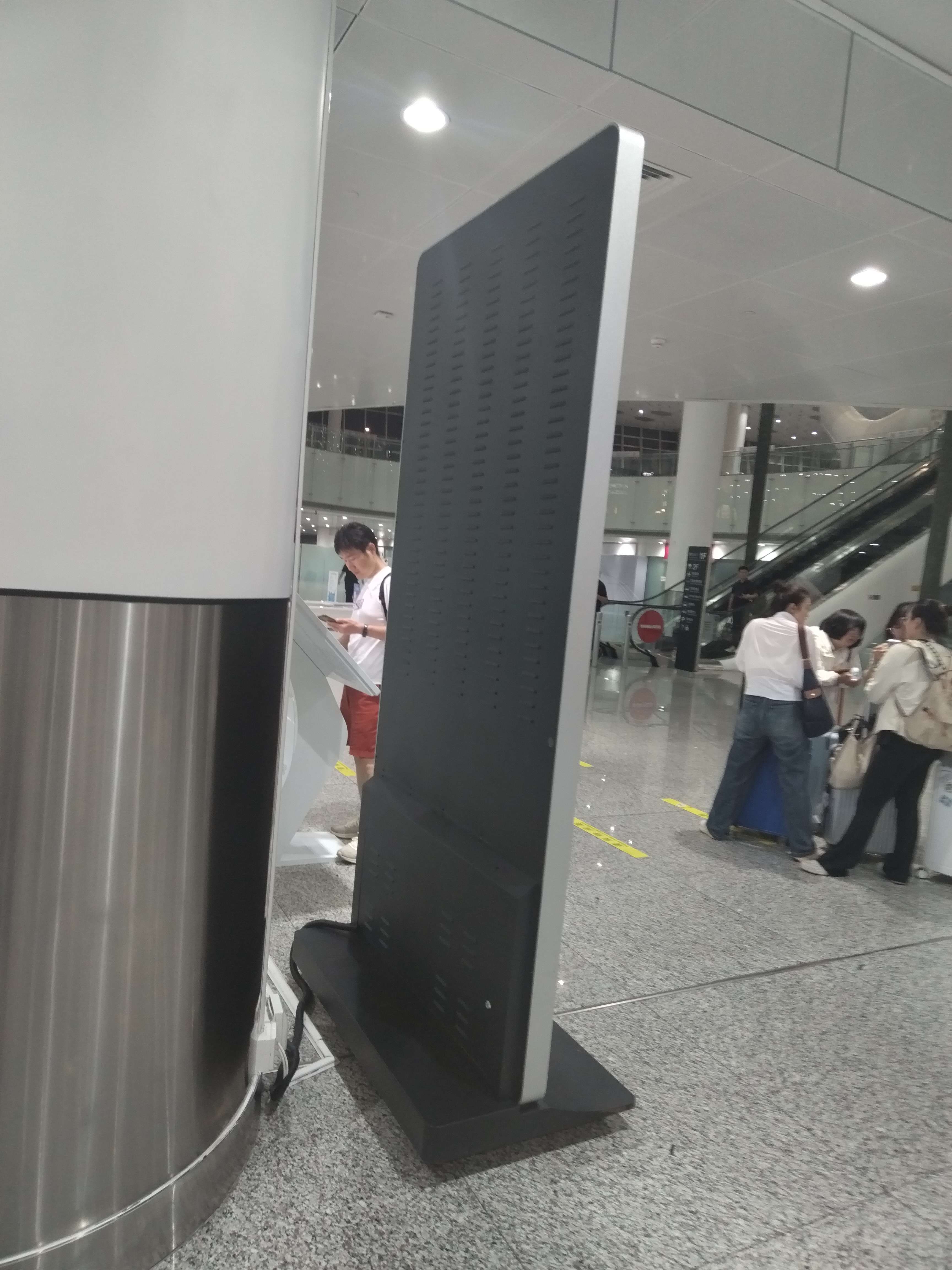 機場廣告機數(shù)字標牌