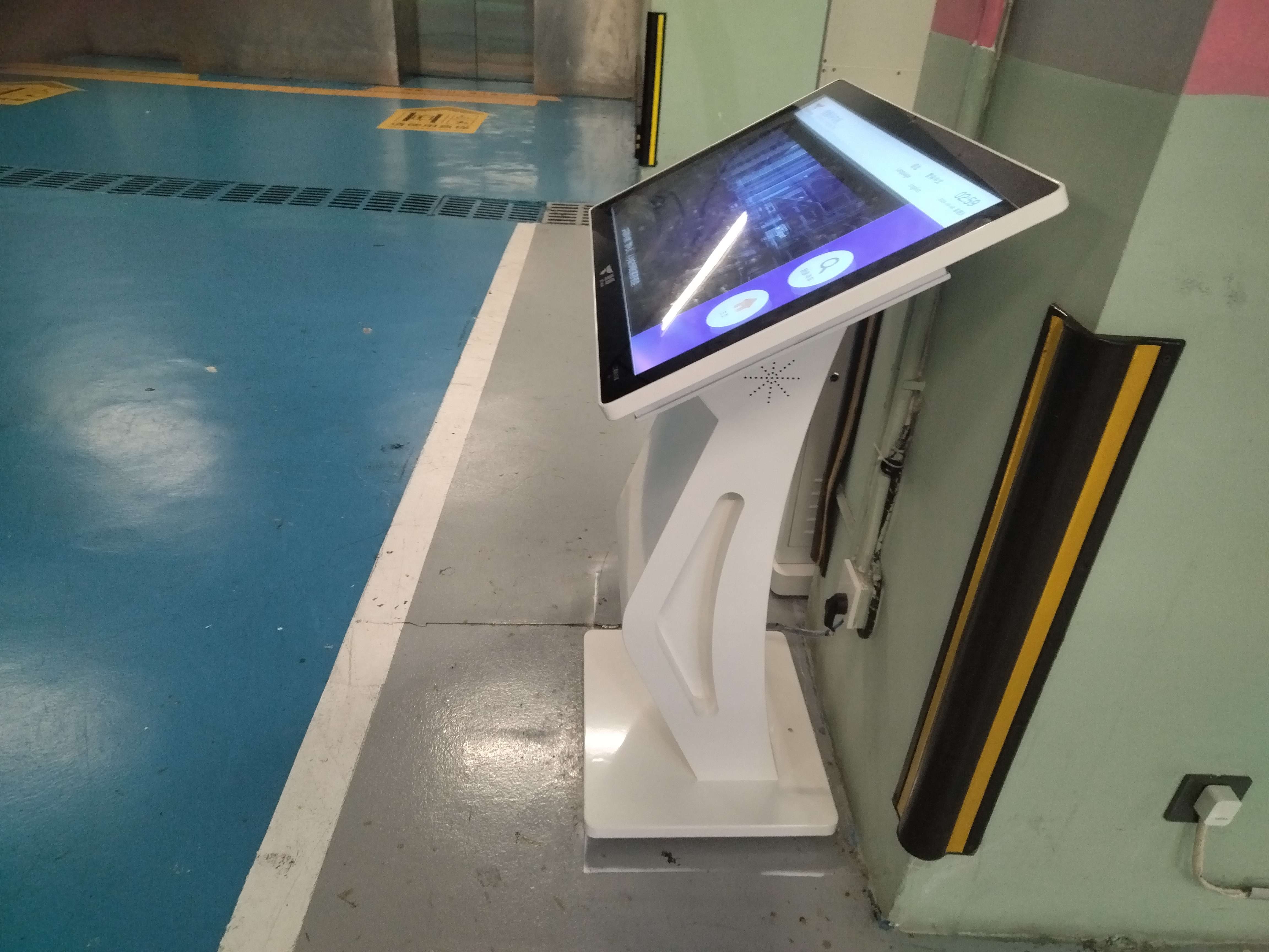停車場43寸自助查詢機(jī)