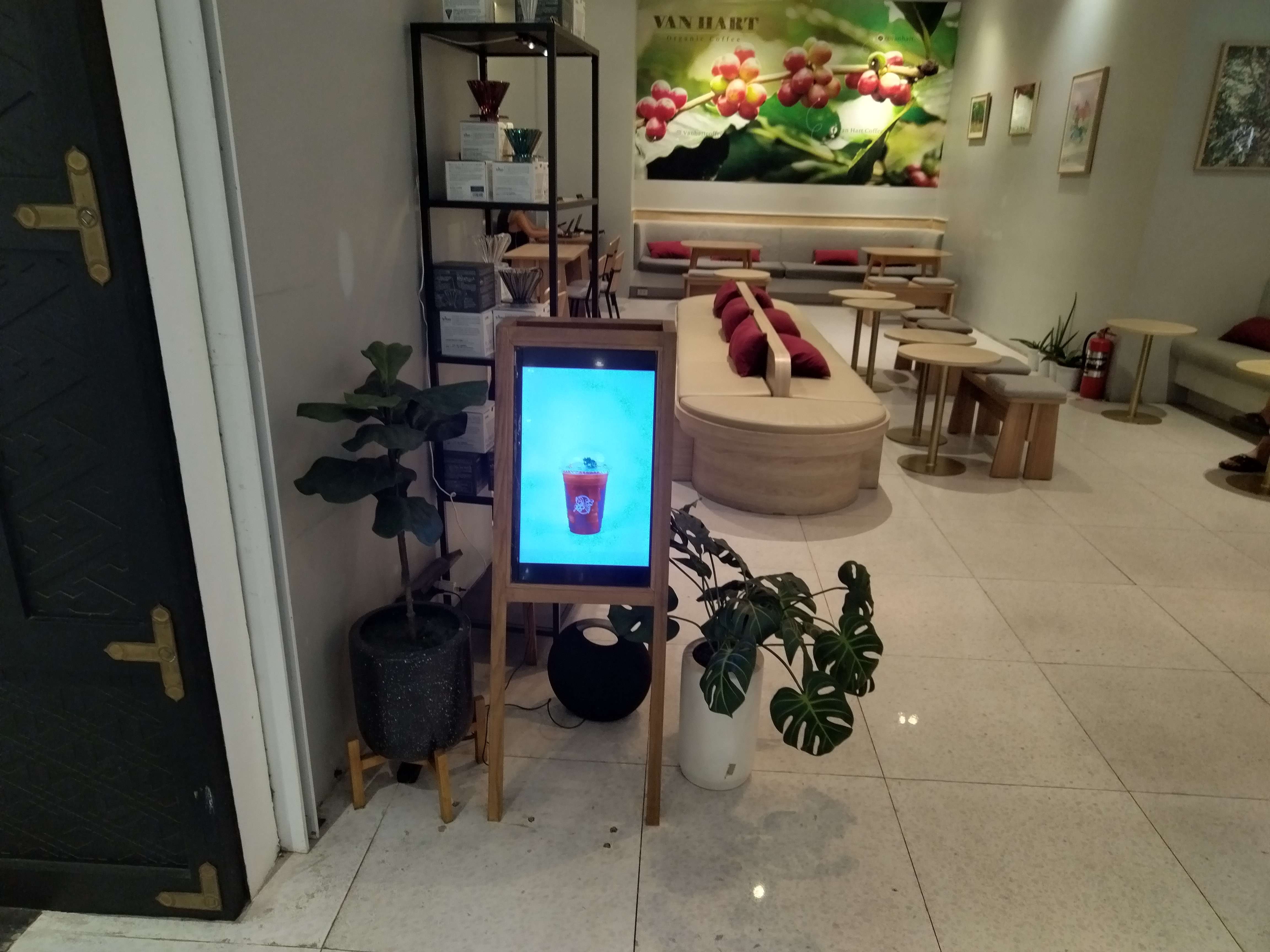 21.5寸可移動(dòng)水牌機(jī)