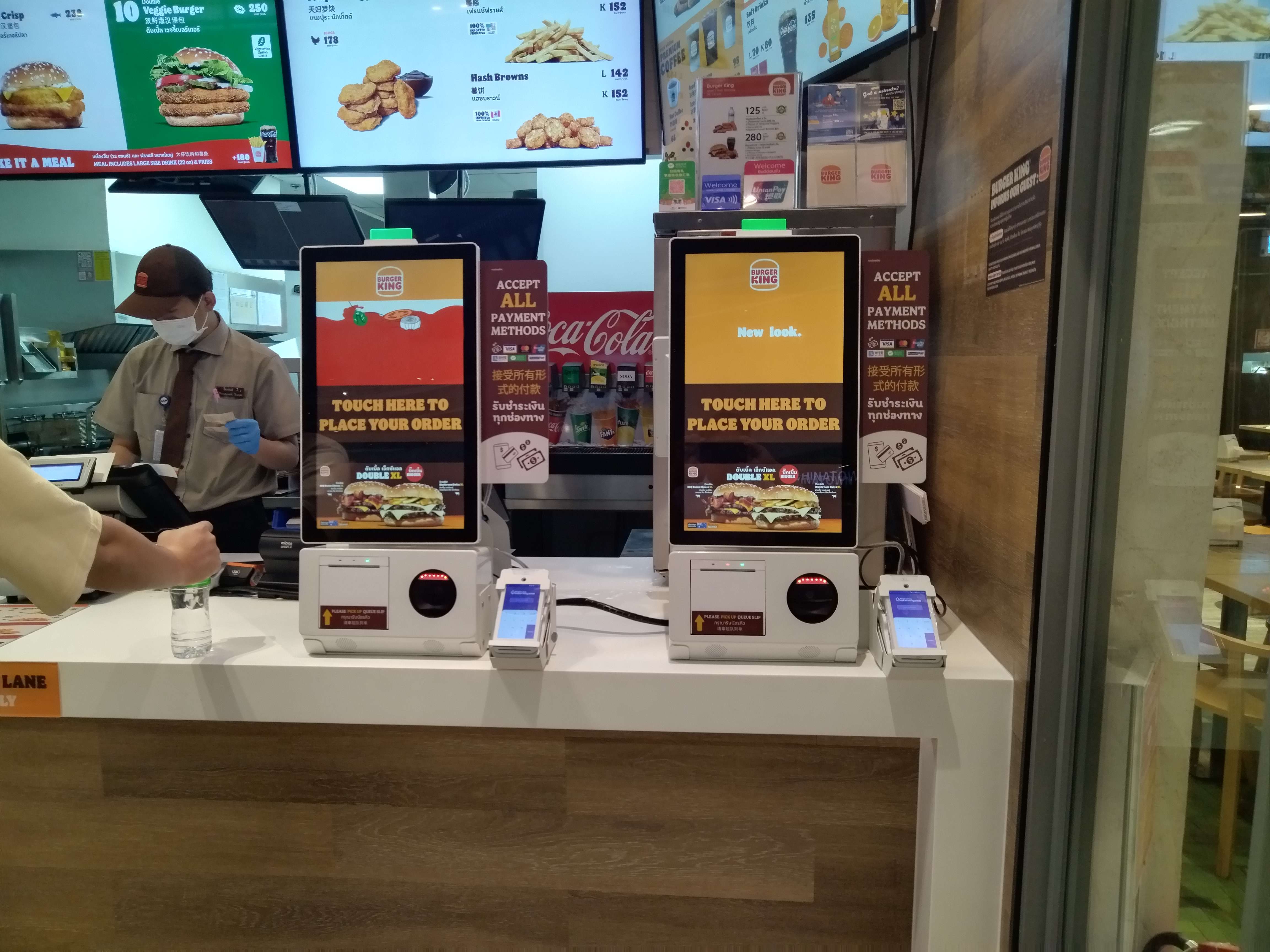 機(jī)場快餐店自助點(diǎn)餐收銀一體機(jī)